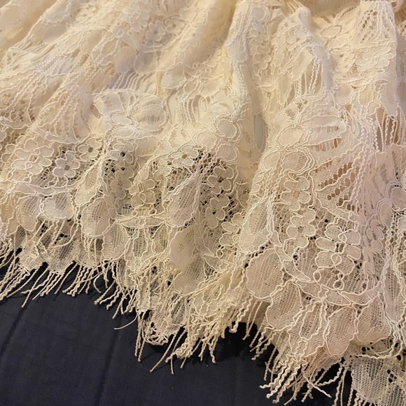 Cream Lace Skirt - Picture 3 of 3